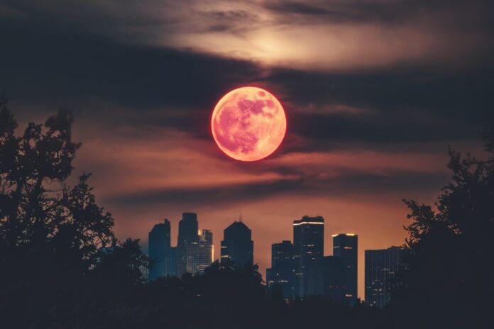 Lune de sang lors de l'éclipse lunaire Éclipse lunaire totale montrant une Lune rouge