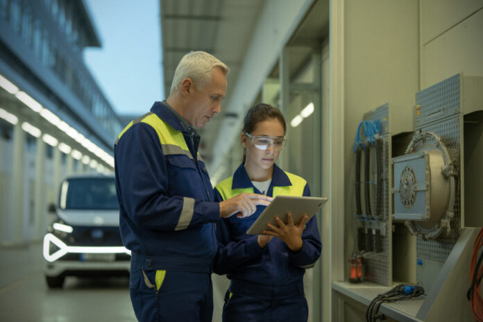 2a96eb0616c13024 D'ici 2035, des dizaines de milliers de recrutements, parc existant à sécuriser, les compétences rares que la filière cherche