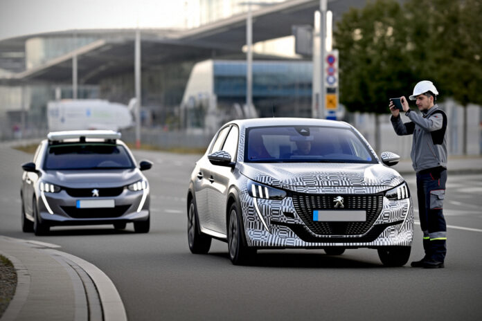 6e9cd5cc998eb161 Peugeot repousse la 208 électrique restylée, absente du Mondial de l'Automobile 2026