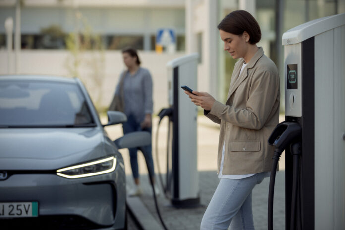 En 2026, recharge de voiture électrique, abonnements, cartes et applis, pourquoi 2 trajets similaires peuvent coûter très différemment