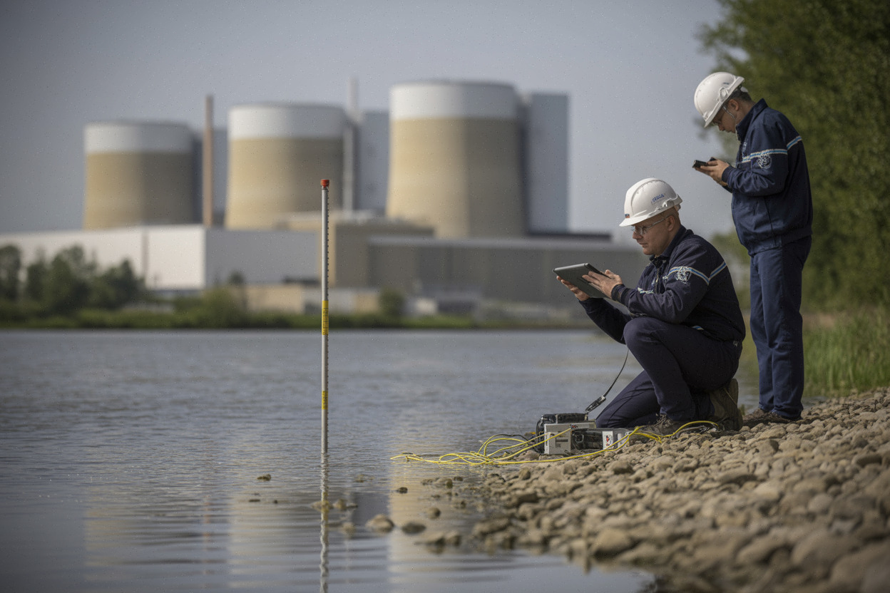Centrale de Chooz, Meuse à bas débit et techniciens en contrôle